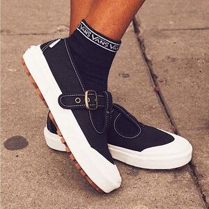 🤍🖤 Vans Style 93 Mary Janes Sneakers men’s 6/women’s 7.5